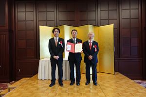 2016FAward1